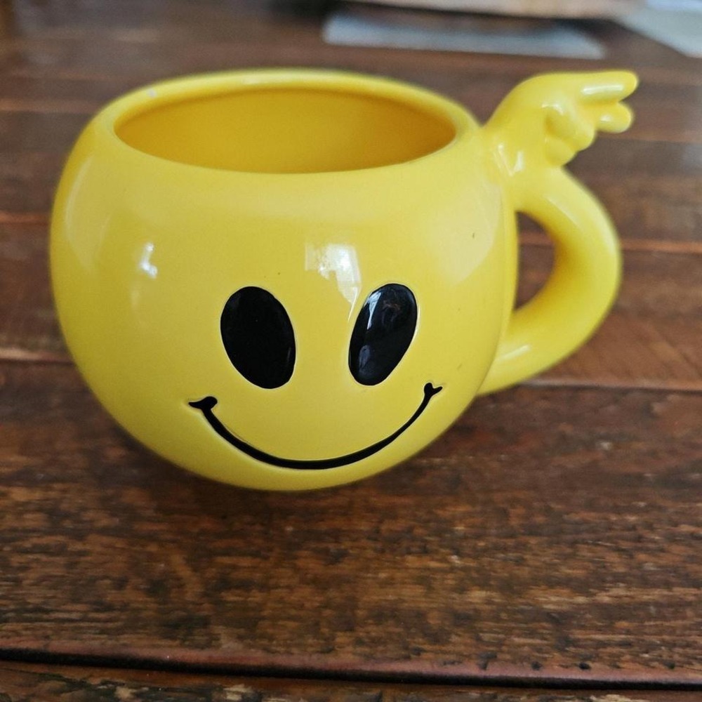 Yellow Smiley Face Mug Fun‎ Quirky Novelty Ceramic Cup